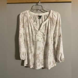 Eddie Bauer White and Tan Splatter Blouse Medium